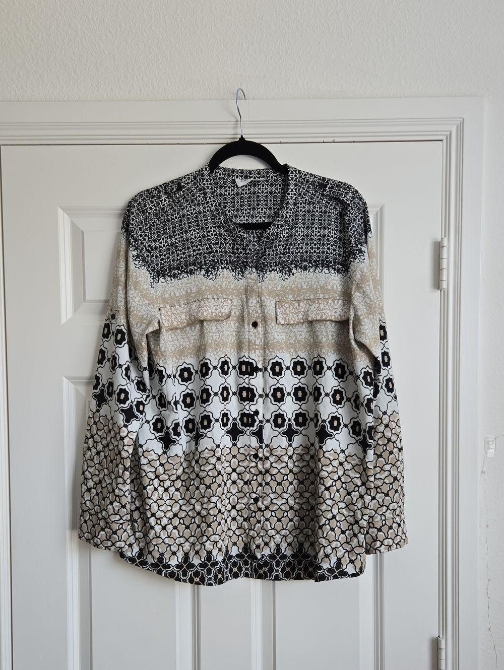 Women’s Patterned Button-Up Sweater Shirt - Black & Cream